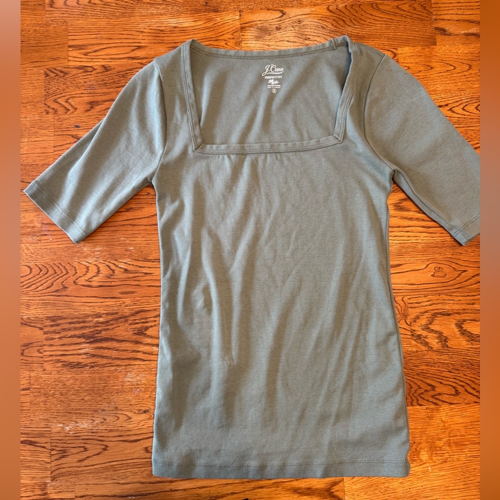 J crew perfect fit tee elbow length square neck light green size small